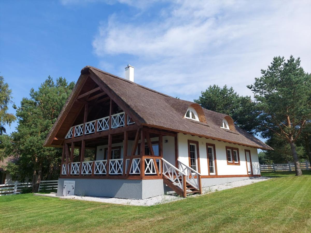 Greyowka Dom Kryty Strzecha W Gardna Park Villa Czysta Exterior photo